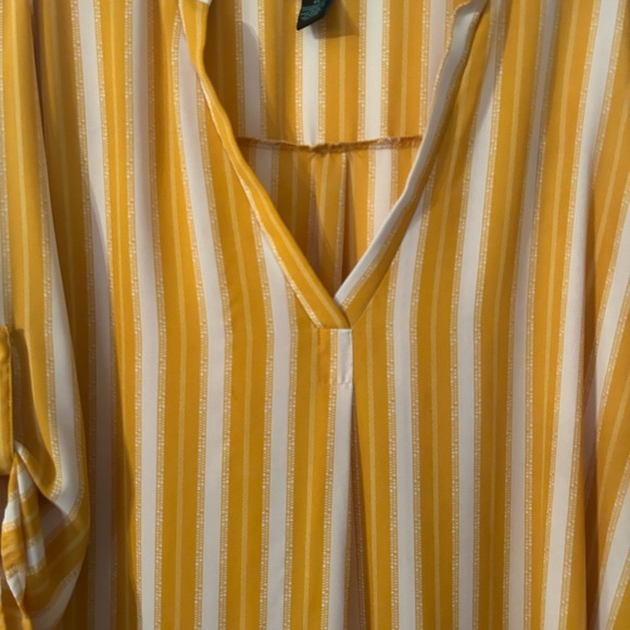Forever 21 Blouse - Picture 4 of 5